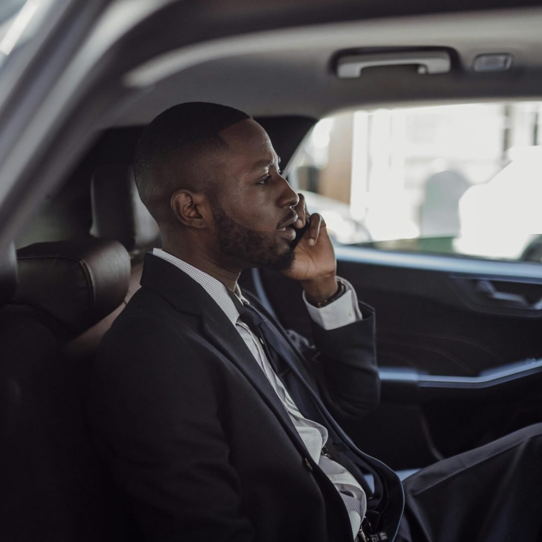 client a l'arrière d'un taxi, businessman